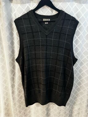 Dockers Men's Dark Gray V-Neck Argyle-Style Sweater Vest